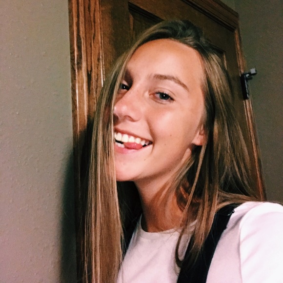 Profile Picture of Haley Winter (@hwinter670) on Poshmark