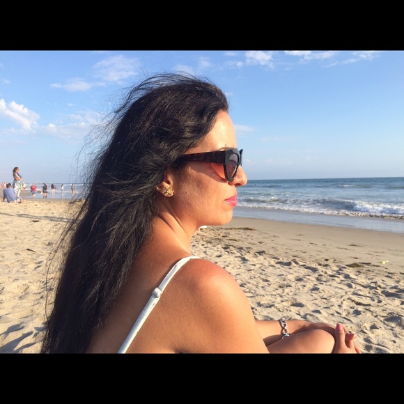 Profile Picture of Aroua Smati (@kimmey972) on Poshmark