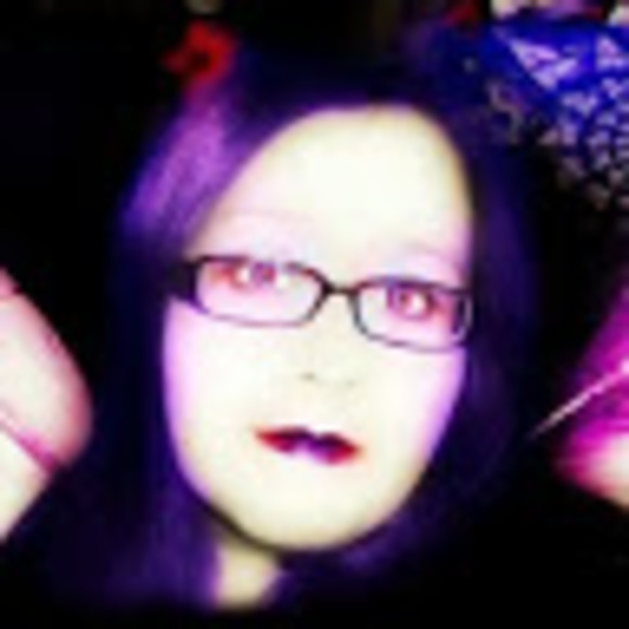 Profile Picture of Nicole Tinney (@skinwalker13) on Poshmark