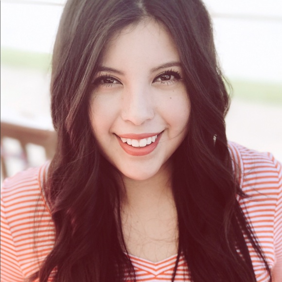 Profile Picture of Carito Coyle (@caroguty) on Poshmark