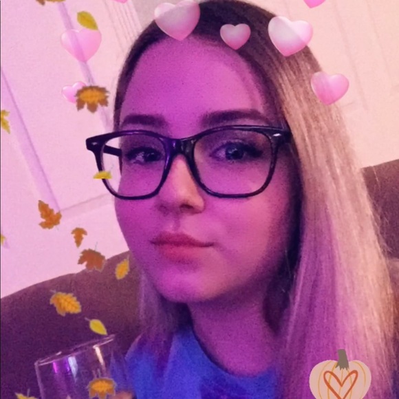 Profile Picture of Grace Sawchuk (@1800grace) on Poshmark