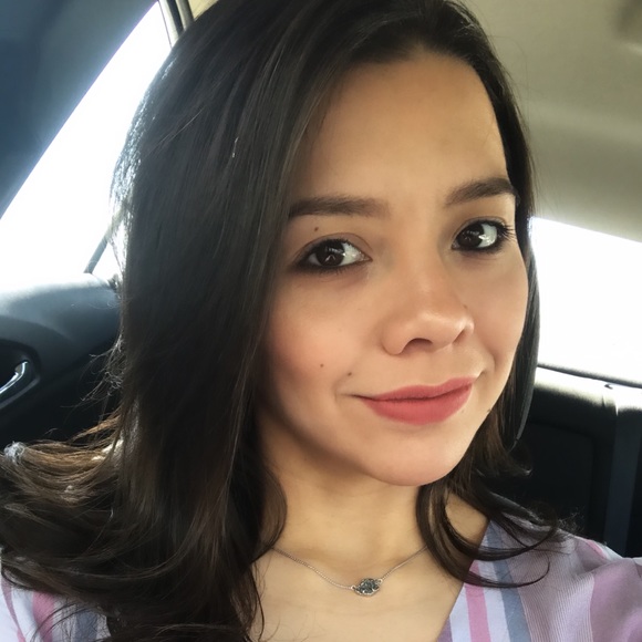 Profile Picture of Karina Velasquez (@karivelasquez09) on Poshmark