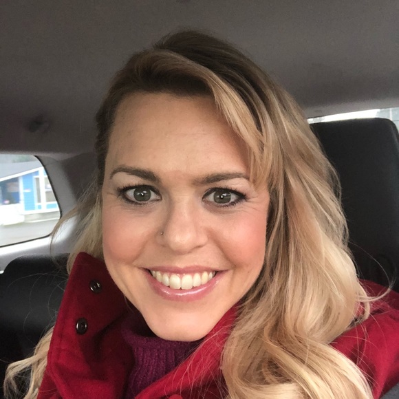 Profile Picture of Shannon Pithan (@spithan) on Poshmark