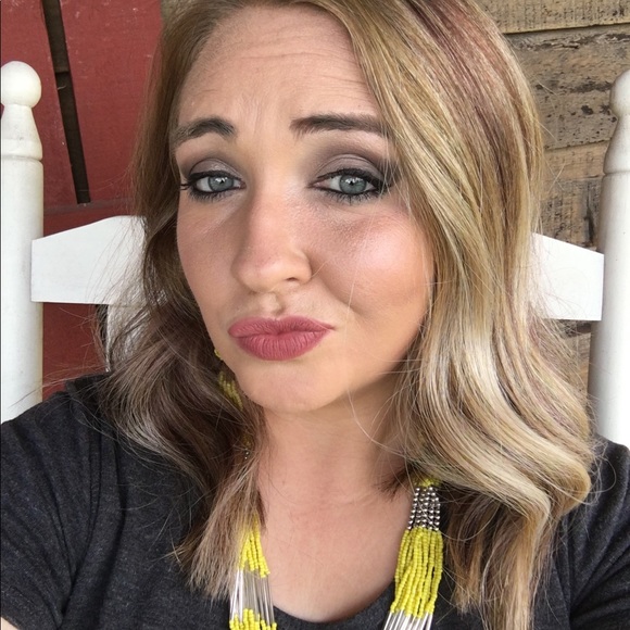 Profile Picture of Jessica Wales (@jwales07) on Poshmark