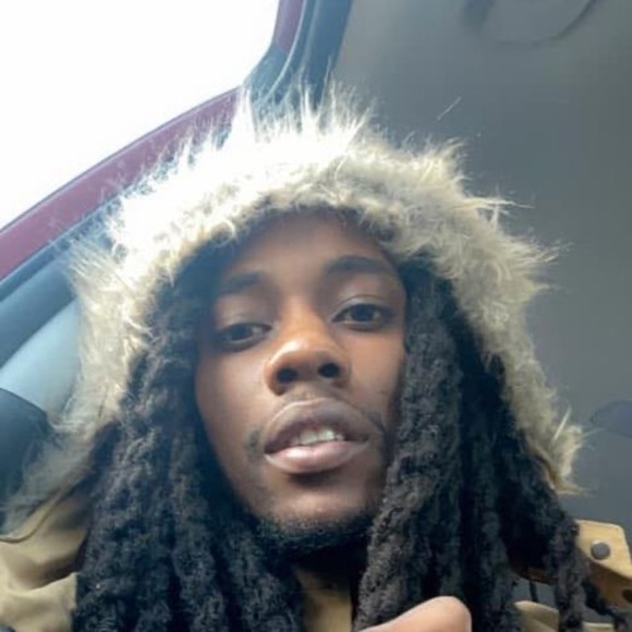 Profile Picture of Andre Bynum jr (@skibynum) on Poshmark