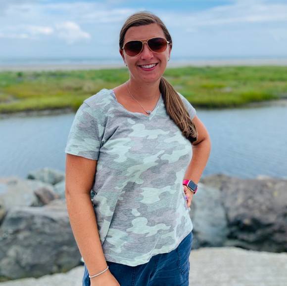 Profile Picture of Victoria Binetti (@vicrb4028) on Poshmark