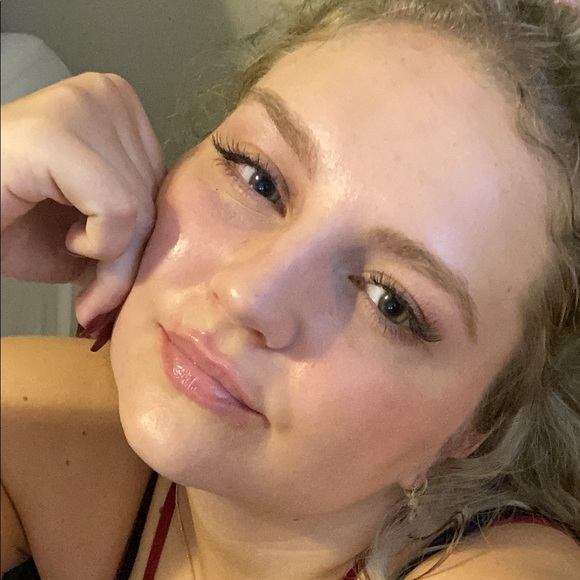 Profile Picture of Nora Buschman (@norabman) on Poshmark