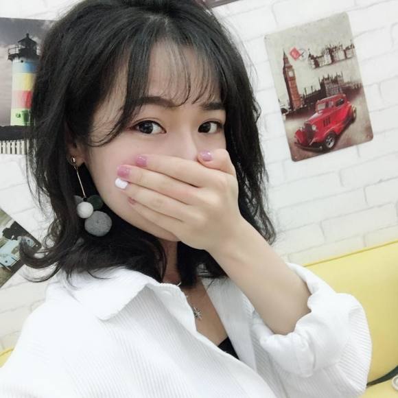 Profile Picture of Jun Li (@xiaxing) on Poshmark