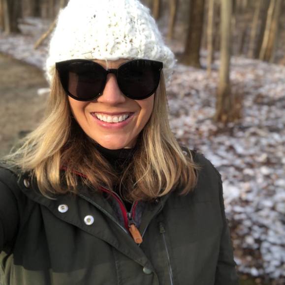 Profile Picture of Rebecca Devasher (@rebeccadevasher) on Poshmark