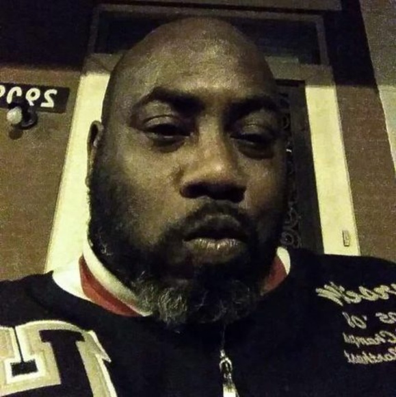 Profile Picture of Sylvester Paskel (@sylvesterpaskel) on Poshmark