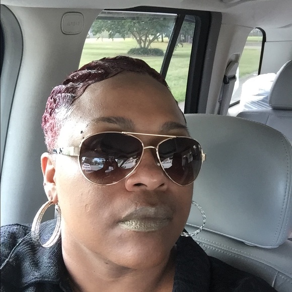 Profile Picture of Lorreece Fultz (@lorreece) on Poshmark