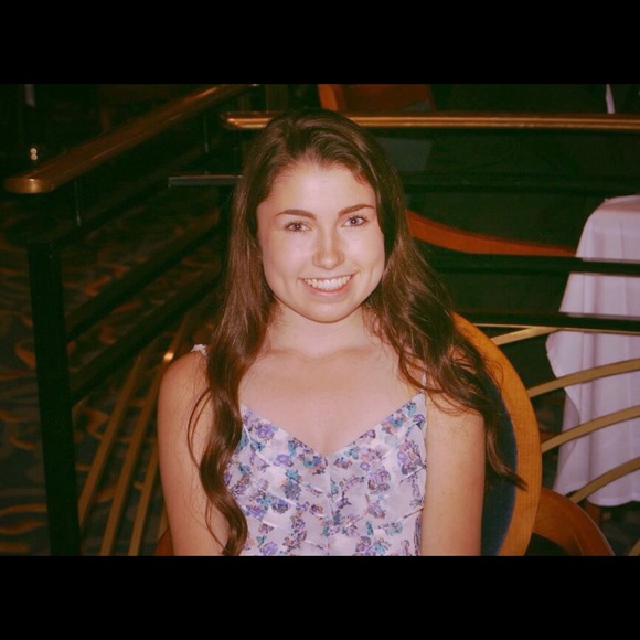 Profile Picture of Bailee Thomas (@bthoma28) on Poshmark