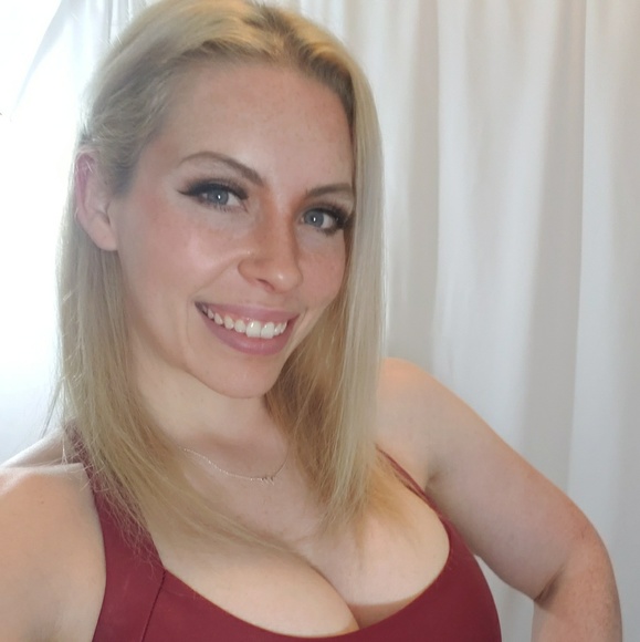 Jessica Chelmecki - Poshmark Profile Picture of Jessica Chelmecki (@missjoeychell) on Poshmark