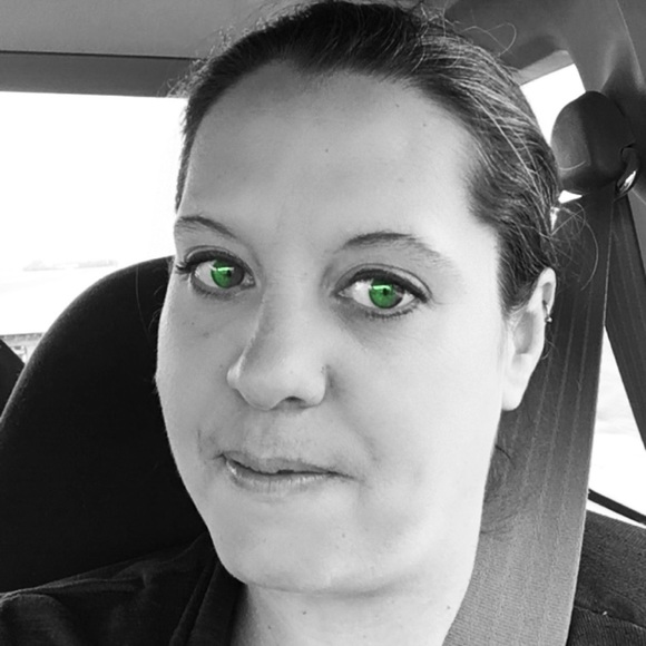 Profile Picture of Crystal Worrell (@ffcowgrl) on Poshmark