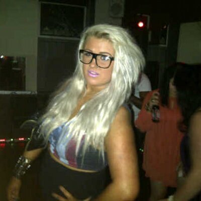 Profile Picture of Shelley Dobson (@shelleydobson) on Twitter