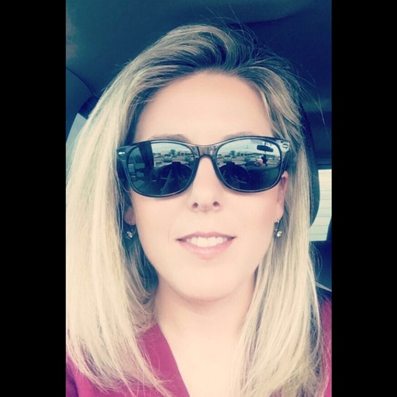 Profile Picture of Sheree Gray (@shereegray) on Poshmark