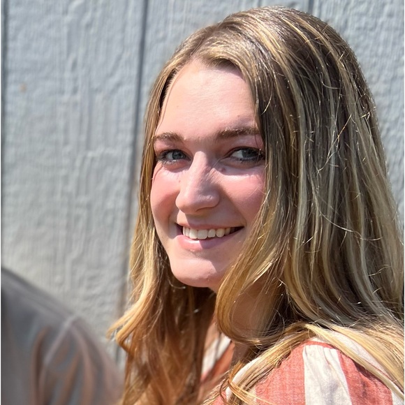 Profile Picture of Mya Osmolinski (@mya_osmolinski) on Poshmark