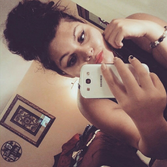 Profile Picture of Reyna Chavira (@_reynachavira_) on Poshmark