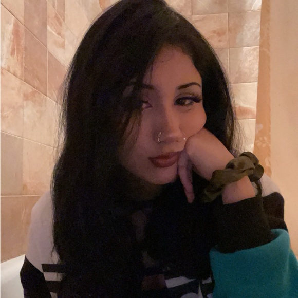 Profile Picture of Sienna Freidinger (@sfreidinger) on Poshmark