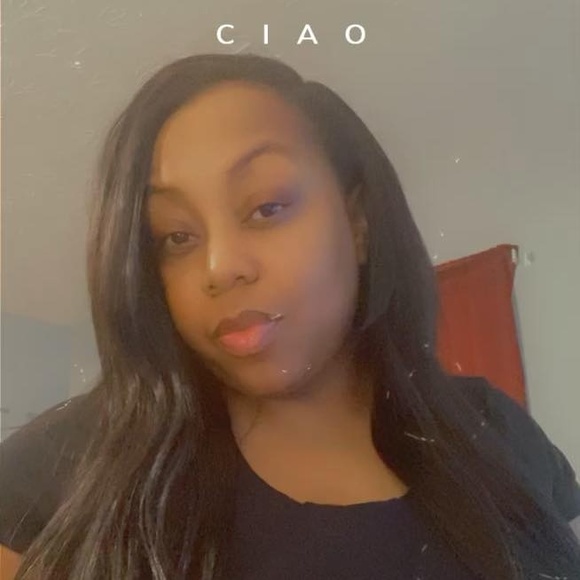 Profile Picture of Tia Irving (@tiai) on Poshmark