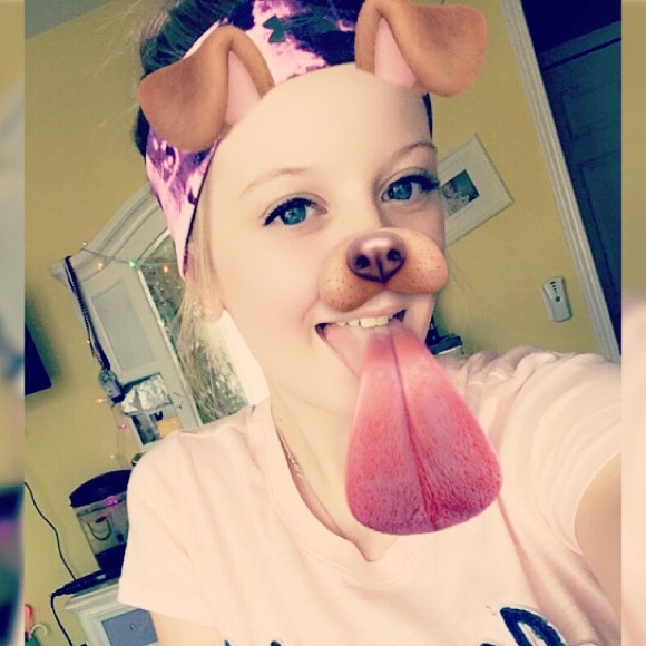 Profile Picture of Paige Hoiseth (@paige_hoiseth) on Poshmark