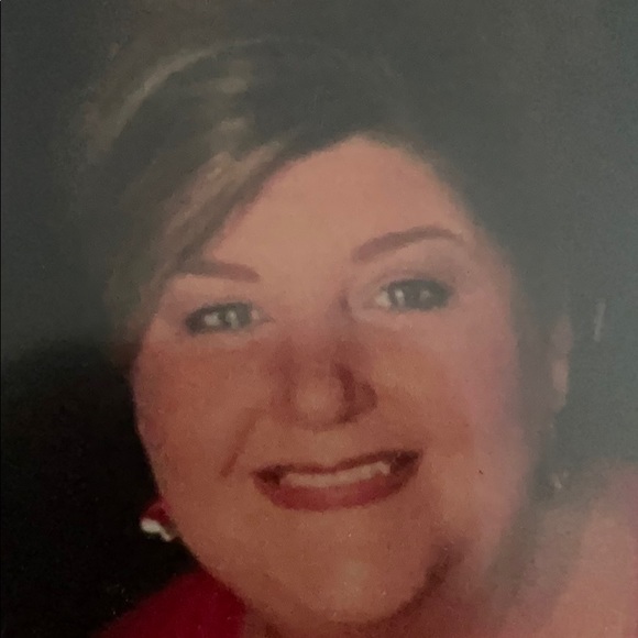 Profile Picture of Laurie Monk (@laurie_monk) on Poshmark