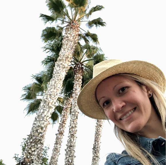 Profile Picture of Samantha Szymczak (@szymczakorama) on Poshmark