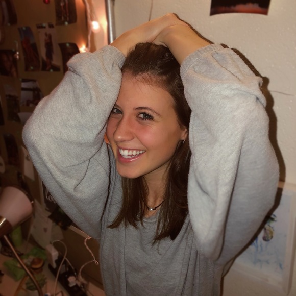 Profile Picture of Alyssa Finaly (@afinaly) on Poshmark