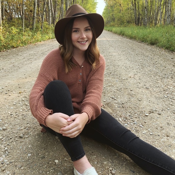 Chloe Marsollier - Poshmark Profile Picture of Chloe Marsollier (@cmarsollier) on Poshmark