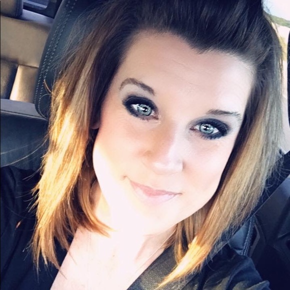 Profile Picture of Shannon Schwamberger (@sgertie76) on Poshmark