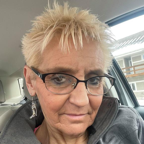Profile Picture of Wanda harwood Shova (@wshova) on Poshmark