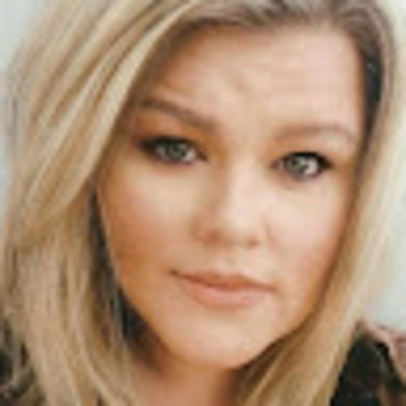 Profile Picture of Lindsay Hack (@lindsayhack147) on Poshmark