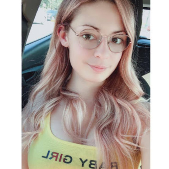 Profile Picture of Samantha Fermon (@samanthafermon) on Poshmark