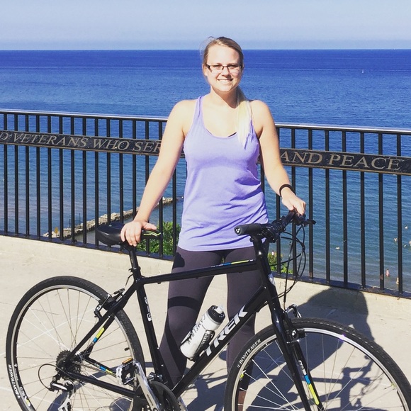 Profile Picture of Abby Shumann (@abbyshumann) on Poshmark