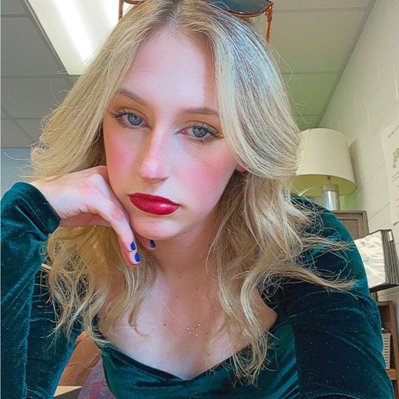 Profile Picture of Faith Van wey (@itsyagirlfaith) on Poshmark