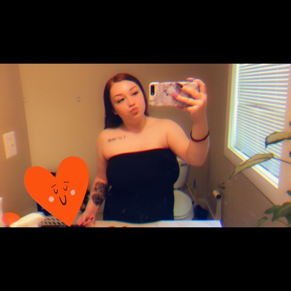 Profile Picture of Megan Fulton (@jankyym) on Poshmark
