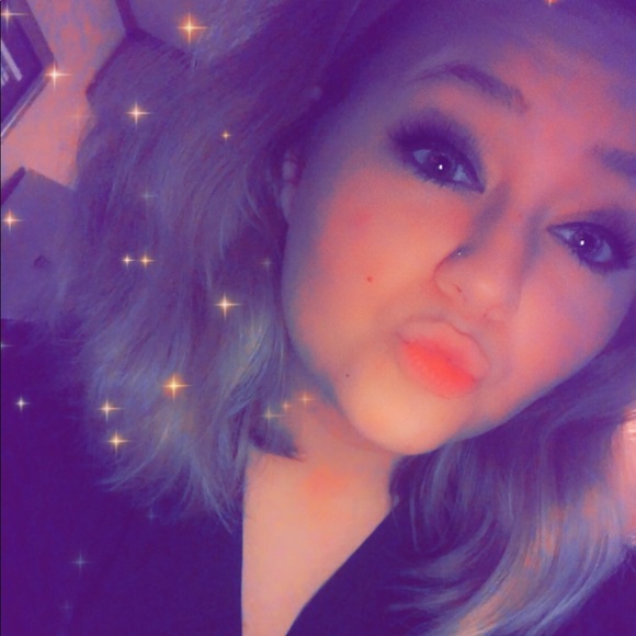 Profile Picture of Skylar Ross (@skylar_ross) on Poshmark