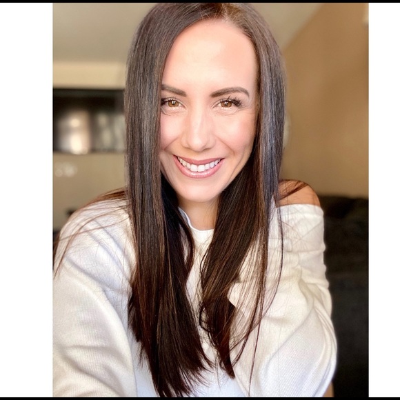 Profile Picture of Erika Grover (@erikadiane1983) on Poshmark