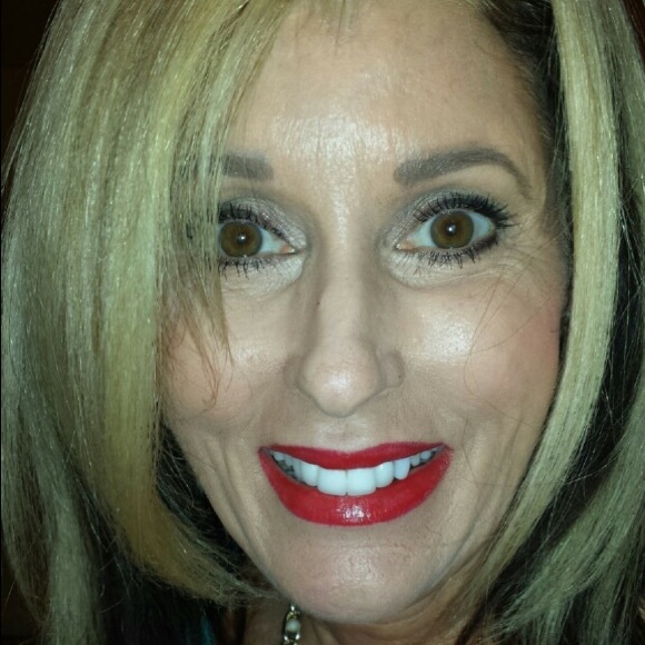 Profile Picture of Ariel Starr (@starrariel50) on Poshmark