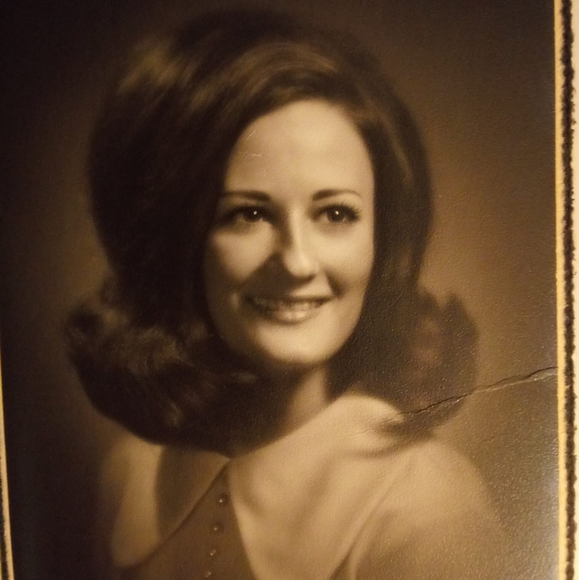 Profile Picture of Charlene Schooling (@abcdefghu2) on Poshmark