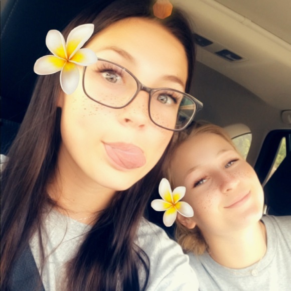 Profile Picture of Cassie Tibbitts (@cassie_tibbitts) on Poshmark