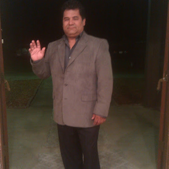 Profile Picture of Guillermo Lopez (@guillermolop61) on Poshmark