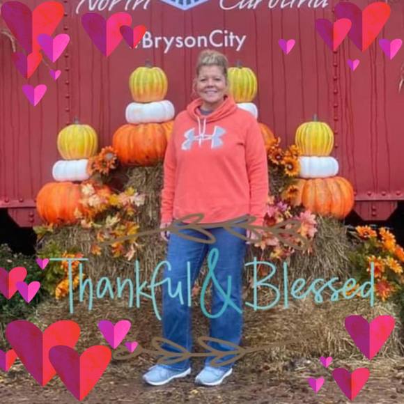 Profile Picture of Tammy Pearce (@tpearce_81) on Poshmark