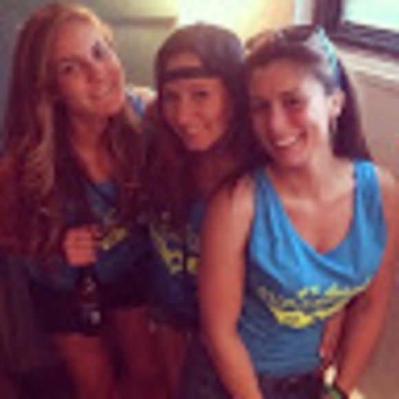 Profile Picture of Molly Redgate (@mollyredfence) on Poshmark