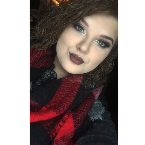 Profile Picture of Kristen Martin (@queenkxoxoxox) on Poshmark