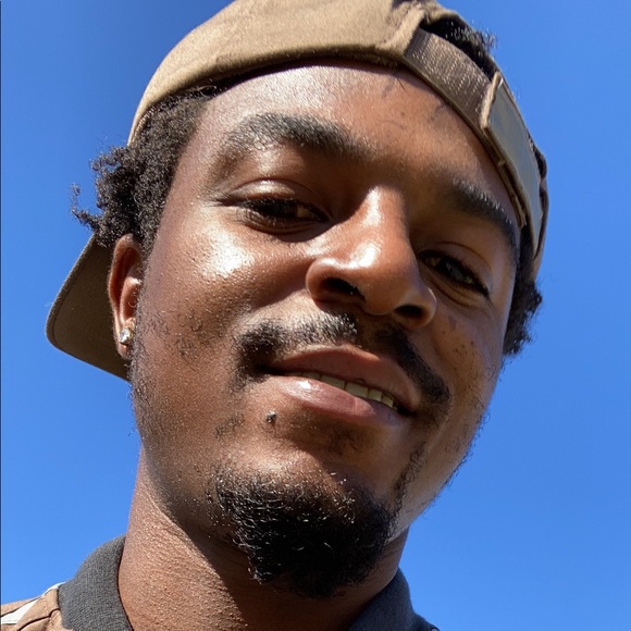 Profile Picture of Tyler Henson (@tylerhenson430) on Poshmark