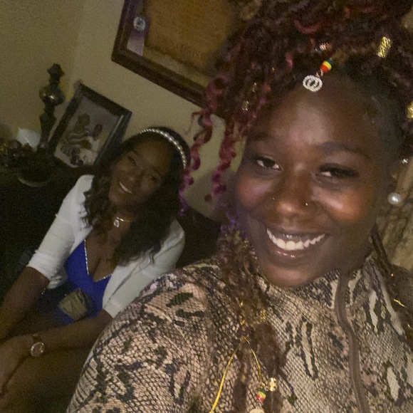 Profile Picture of Karen Rowand (@biggergoals2019) on Poshmark