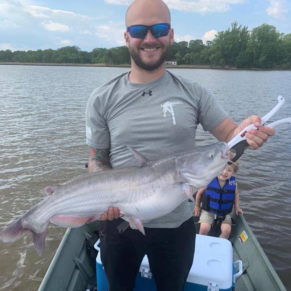 Profile Picture of Joshua Becker (@joshua_becker) on Poshmark