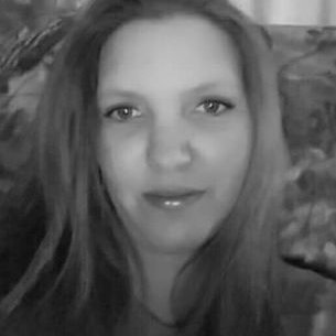 Profile Picture of Trisha Dee (@TrishaDee79) on Twitter