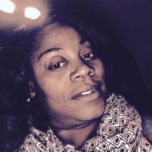 Profile Picture of Dominique Horton (@dhorton0219) on Poshmark